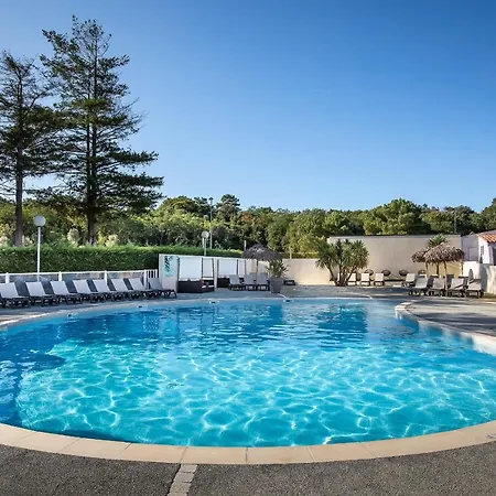 Camping Les Brunelles ***** - Maeva Campsite