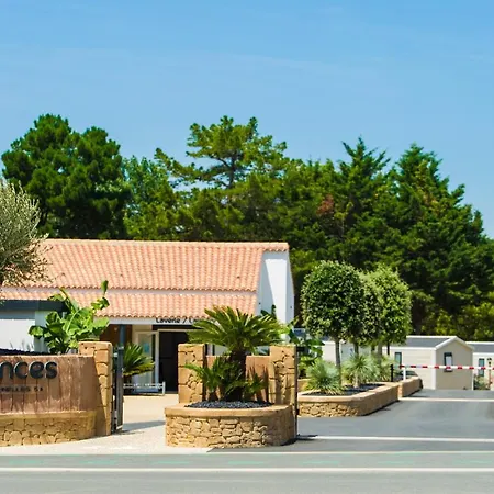 Camping Les Brunelles ***** - Maeva